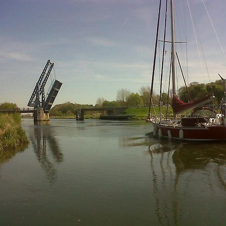 Gite Fluvial De La Baie De Somme Le Lihoury Saint-Valery-sur-Somme Exterior photo